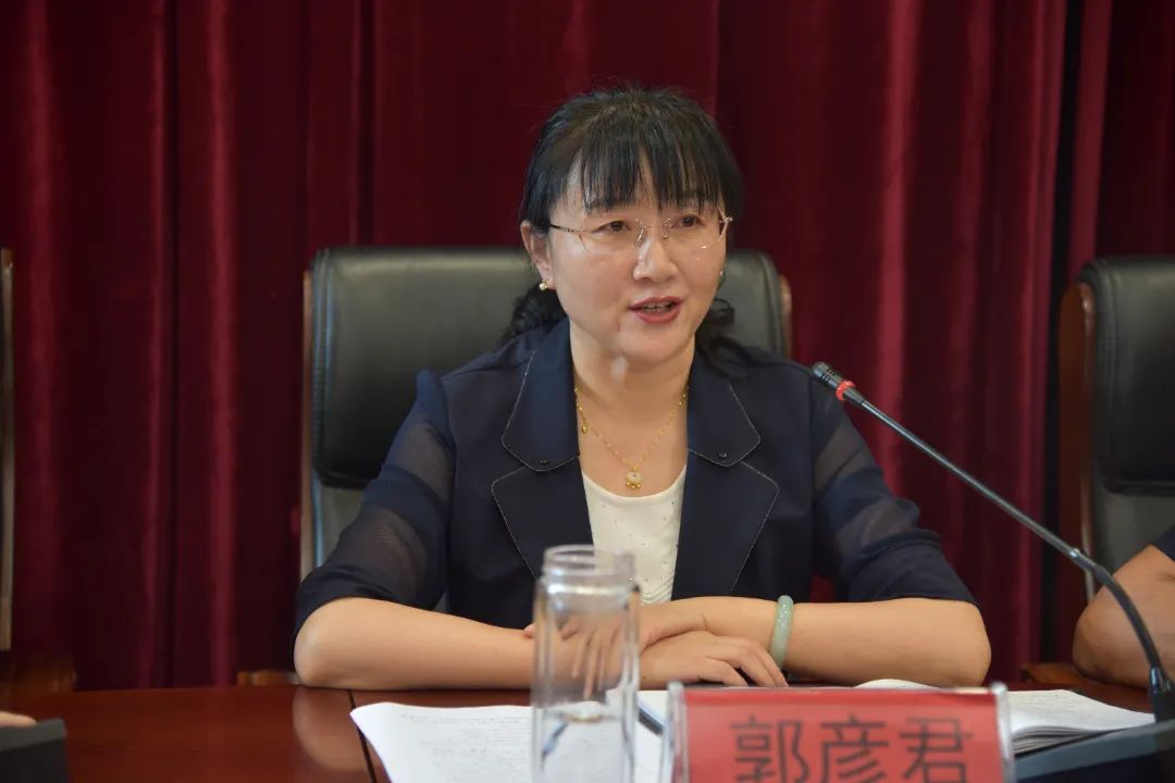 郭彦君副校长就分管的教导,教研工作作了细致的安排,并对老师们提出了