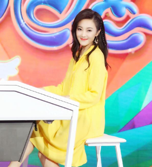 五年后,当我再次见到玖月奇迹时,我明白了王小玮为何执意离开,玲花是