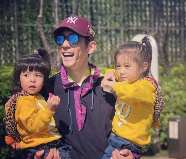 咘咘波妞和爸爸互动笑得合不拢嘴,梧桐妹和孙志浩说自己是个麻烦