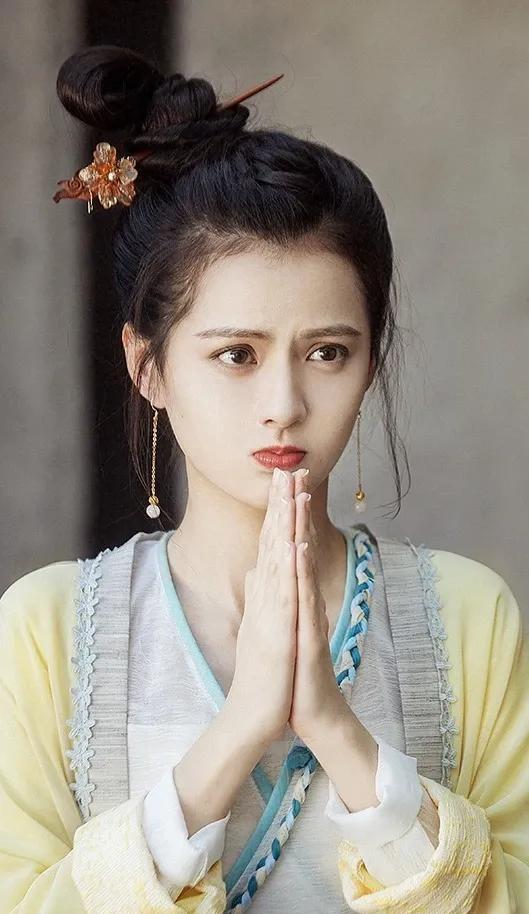 代表作品有《将界第二季》《惹不起的殿下大人》《侠探简不知》《侠探