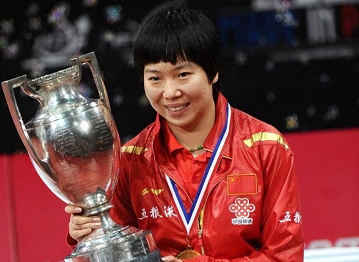 世界冠军李晓霞:25岁登顶乒坛大满贯,退役后结婚生子幸福美满_乒乓球