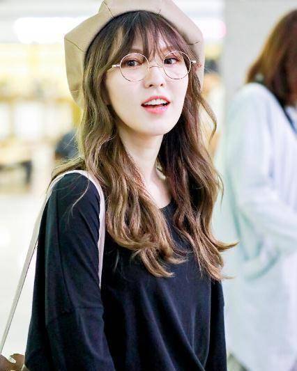 wendy受伤的缘由被一位当时在现场的化妆师揭发,大家对sbs感到非常的