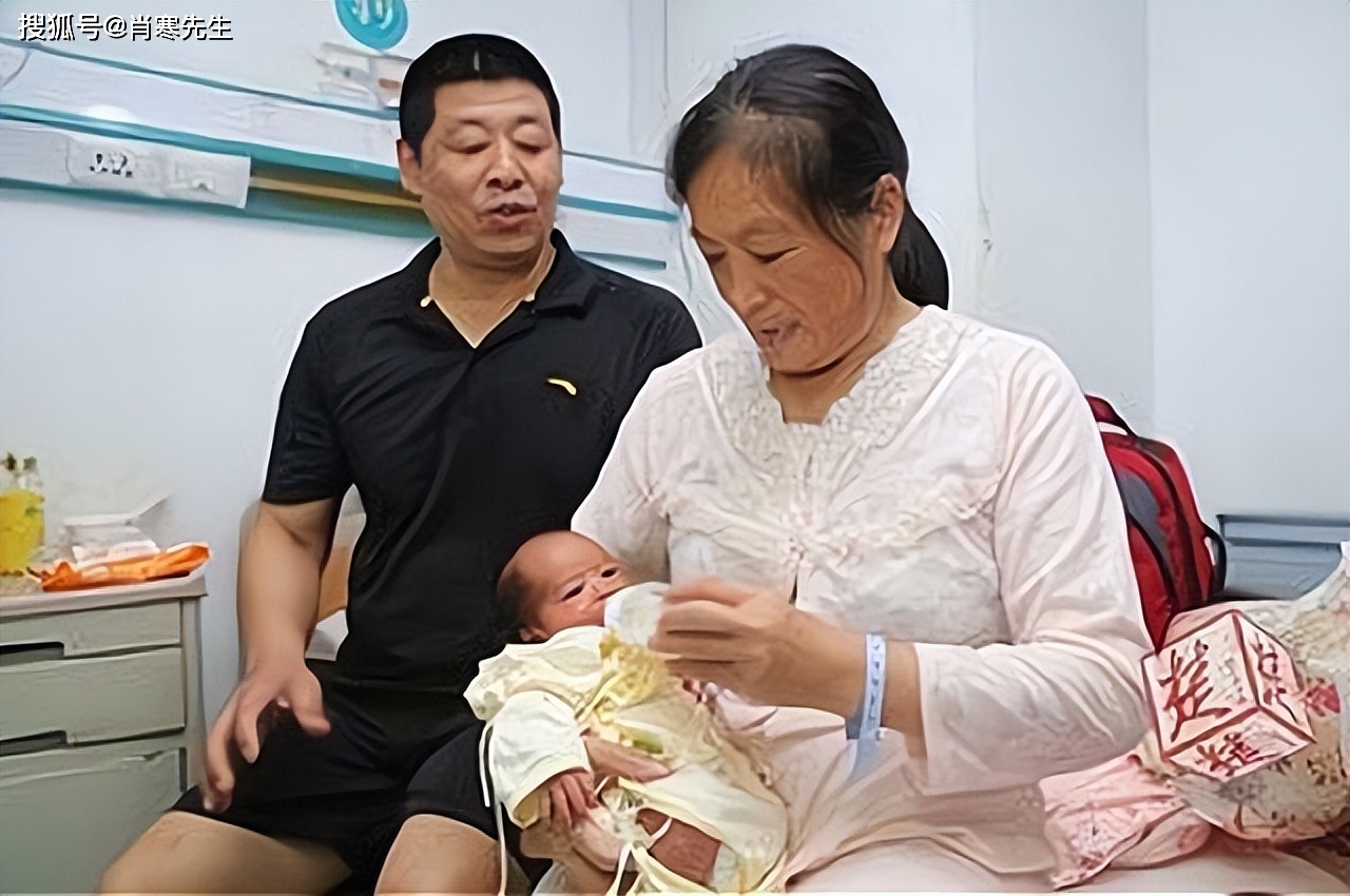 我49岁生二胎,以为收获幸福,儿媳拒绝我登门,儿子和我约法三章_孩子