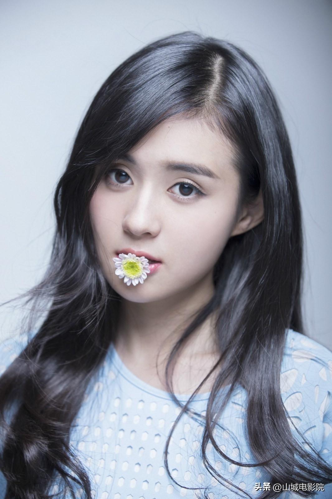 回国后与颜末相恋,并在傅小司的新书发布会上为了保护他而打伤丁易阳