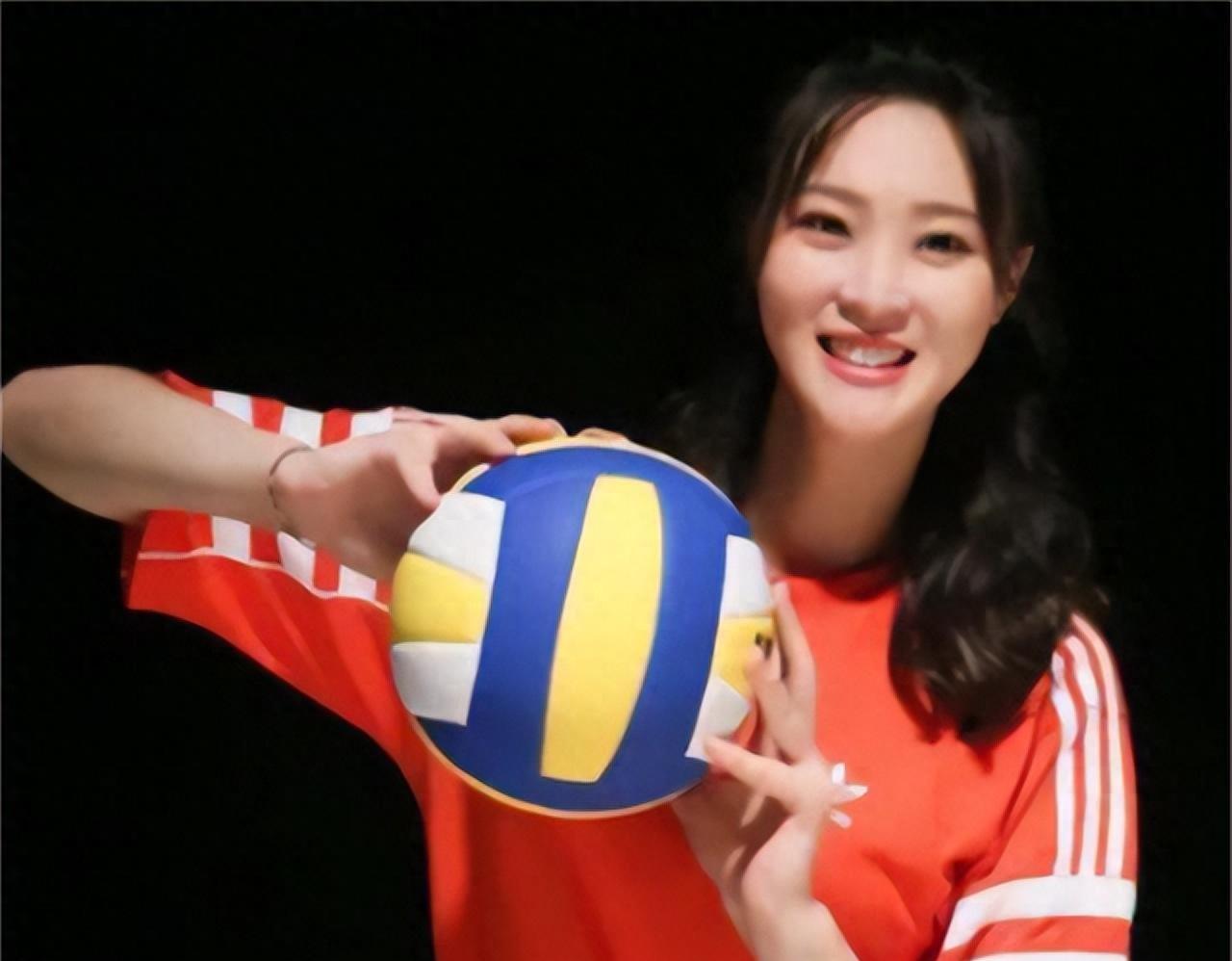 排球女神惠若琪近况:嫁"矮个"博士丈夫,如今尽显人妻之态