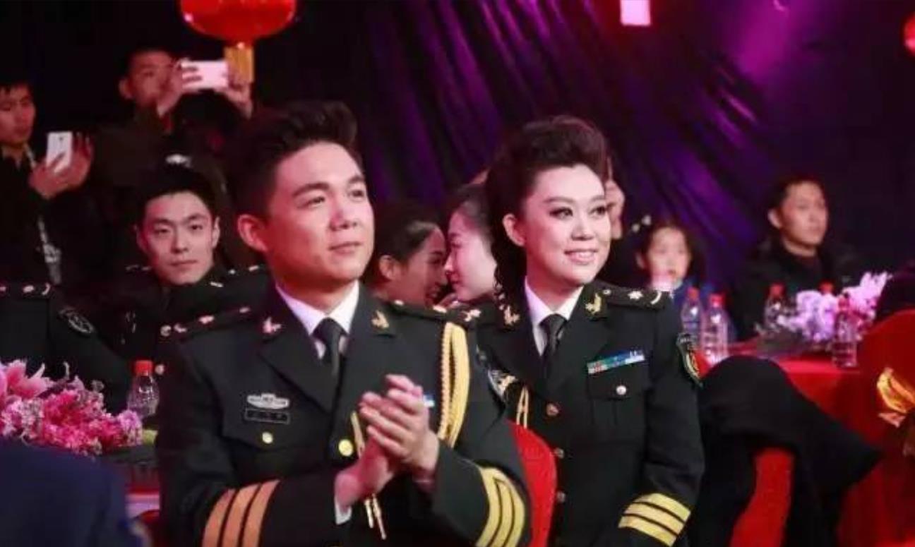 《军营合家欢》,张莉莉受邀与王传越,王凯,郑洁共同演唱了晚会的压轴