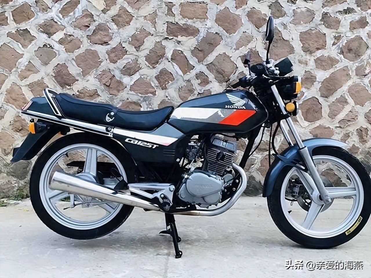 纷纷托人搞关系购买,与铃木的gs125,gs125r,和雅马哈的sr125z,tzr125