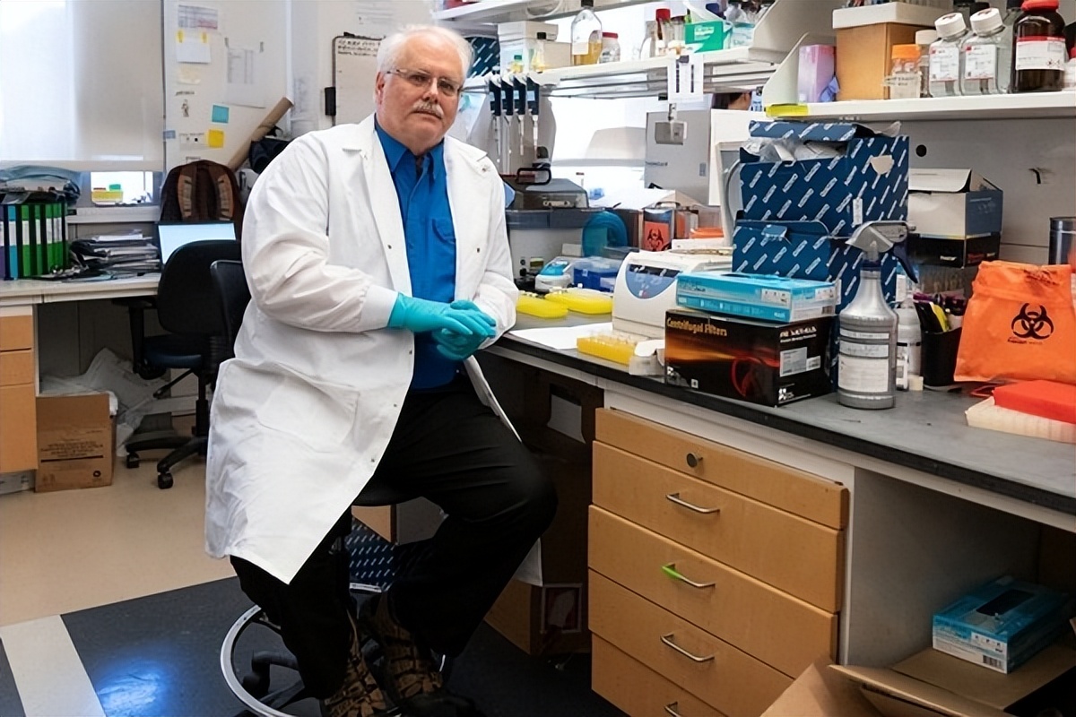 据有关资料显示,巴里克实验室的新冠病毒"增益技术"是其专利,还受美国