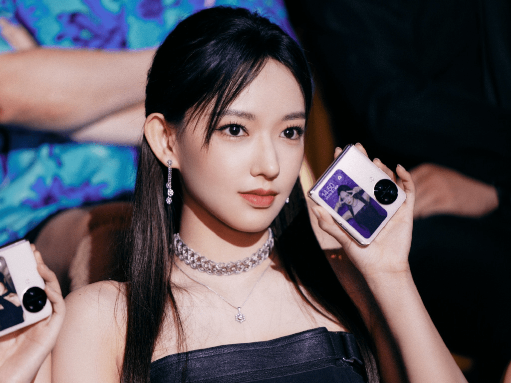 不知道大家发现没有,现在的小花们真的超级爱在_手机_程潇_包包