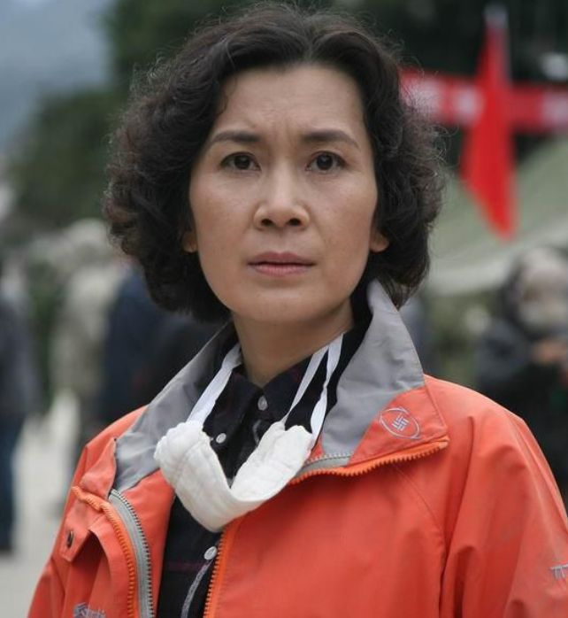 25岁因男子反对拍戏分手,60多岁依旧单身_肖雄_电视剧_经历
