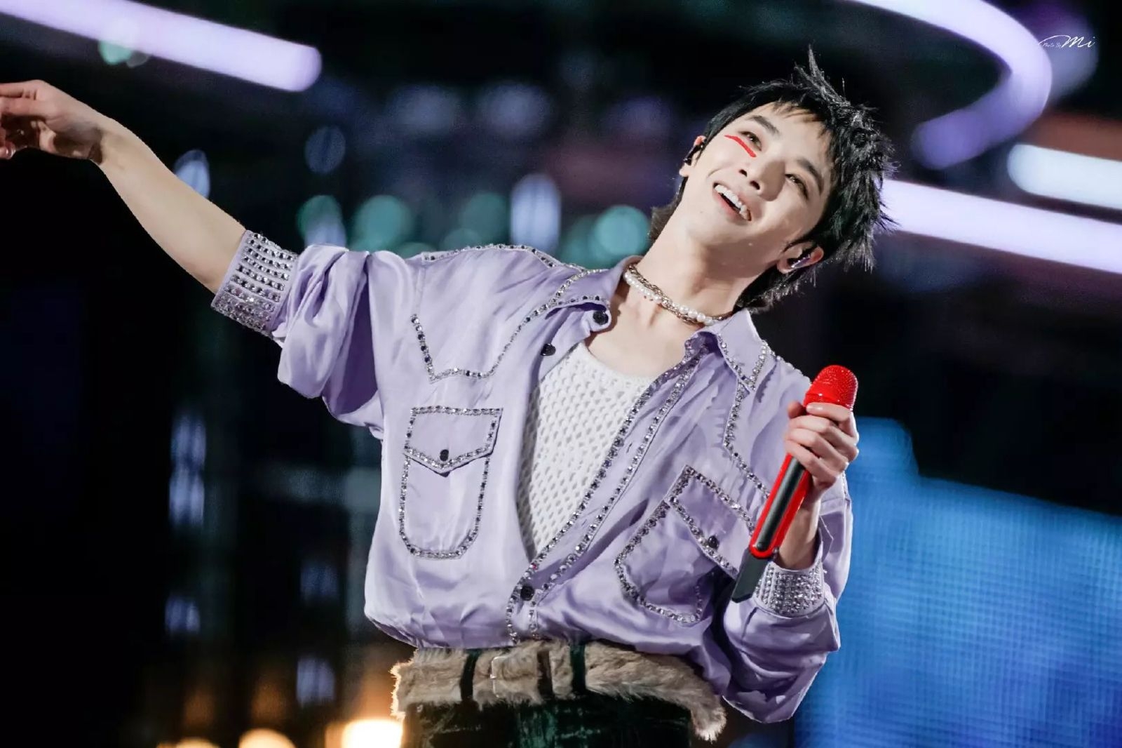 华语乐坛的顶流:蔡徐坤,华晨宇实力真的配得上盛名吗?