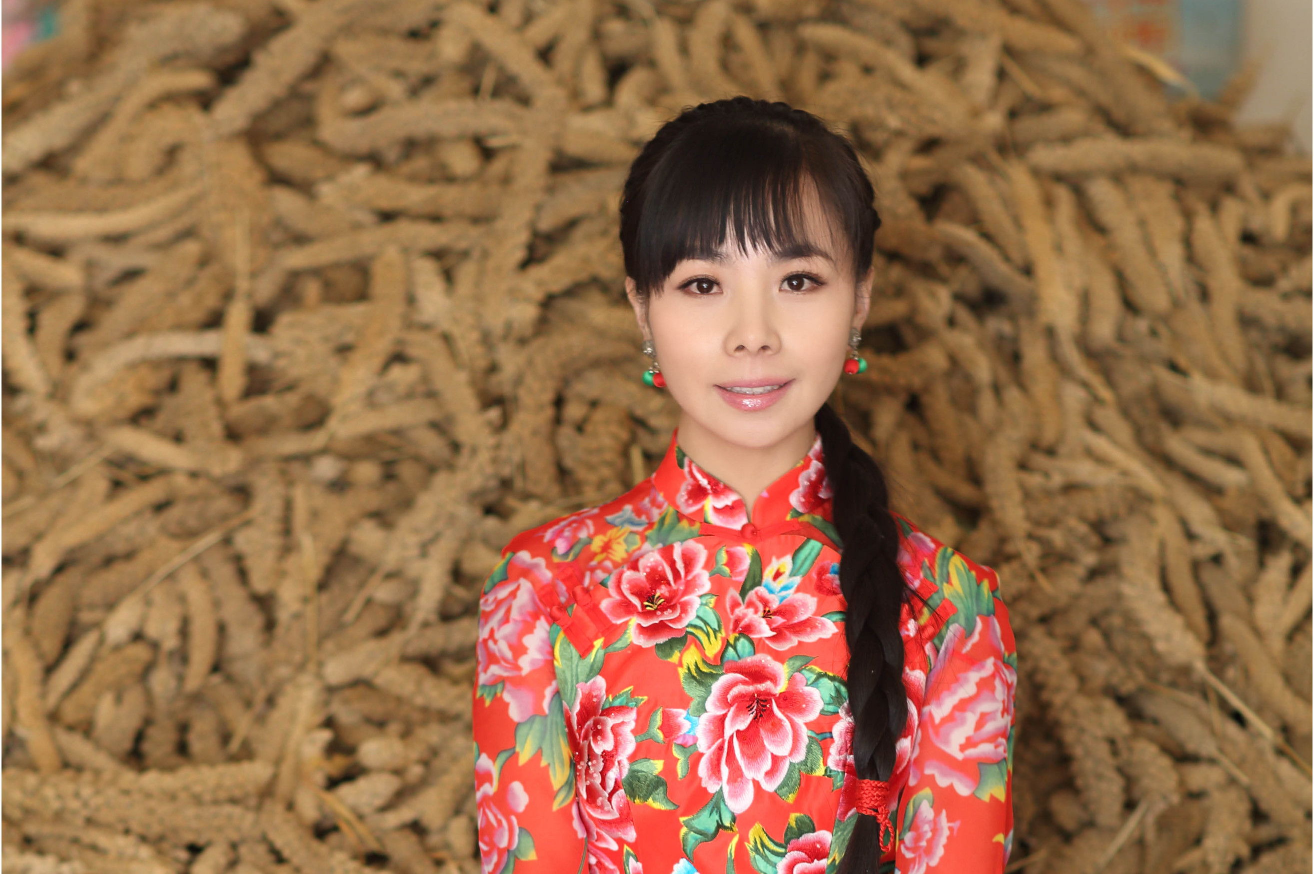 王二妮:成名后放弃百万年薪嫁给农村小伙,婆婆的态度让她不后悔_陕北