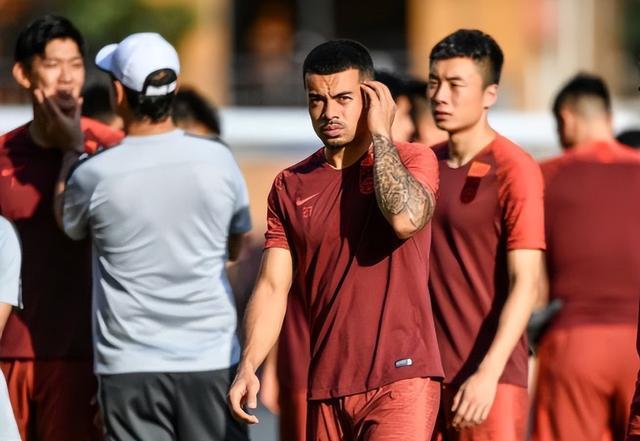 例如,山东泰山的主力门将王大雷,由于在足协杯表现出色,入选了这期