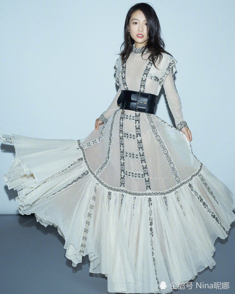 26岁吴倩高调了,束腰长裙浪漫优雅,步曳生姿,有种初恋的感觉_身材