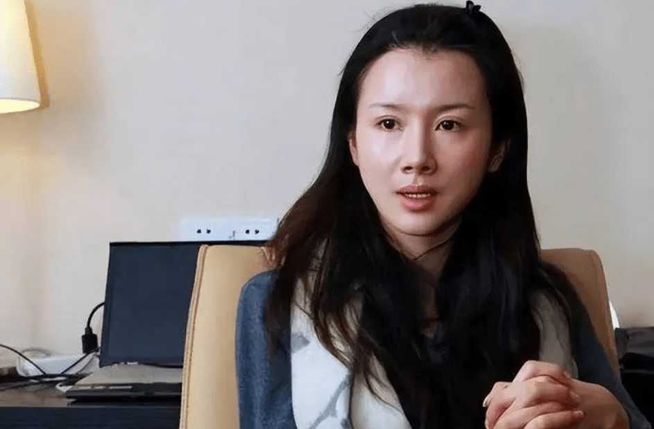 张汉杰妻子疑回应孙菲菲,25字引万条评论全部被删_事情_柴鸥_微博