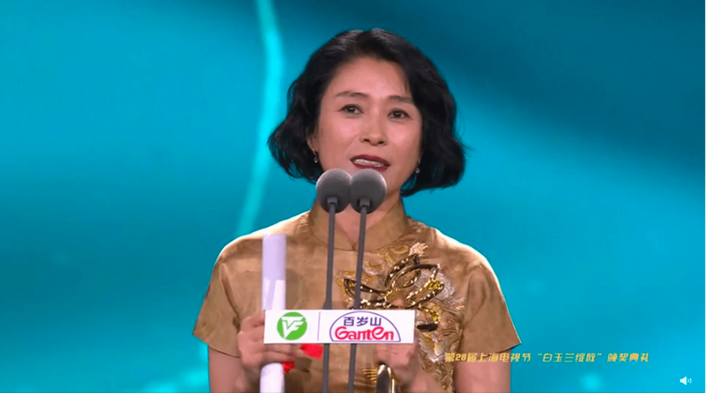 44岁倪虹洁对比52岁闫妮,自然老去和医美老去差距一目了然_角色_策划