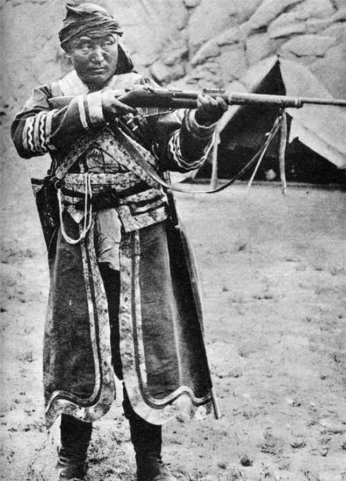 中国最嚣张的悍匪,被中俄两国联手剿灭,头颅被存博物馆,他是谁_戈壁