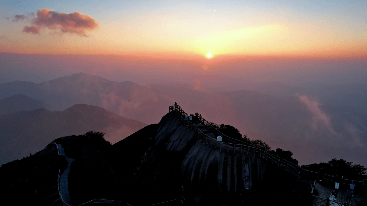 在华南第一峰广西桂林猫儿山玩了两天,发现这个小众景点真不错_山顶