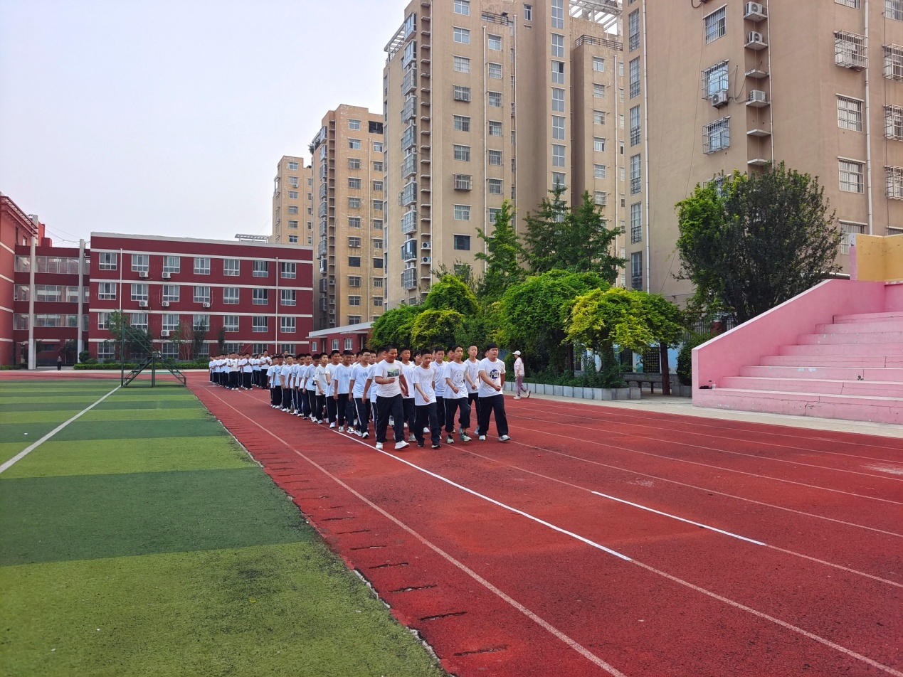 濮阳市第五中学七年级举行新生集训展演暨新生精神风貌展评活动_全体