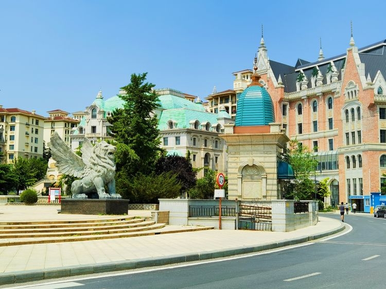 大连小平岛广场的欧式建筑