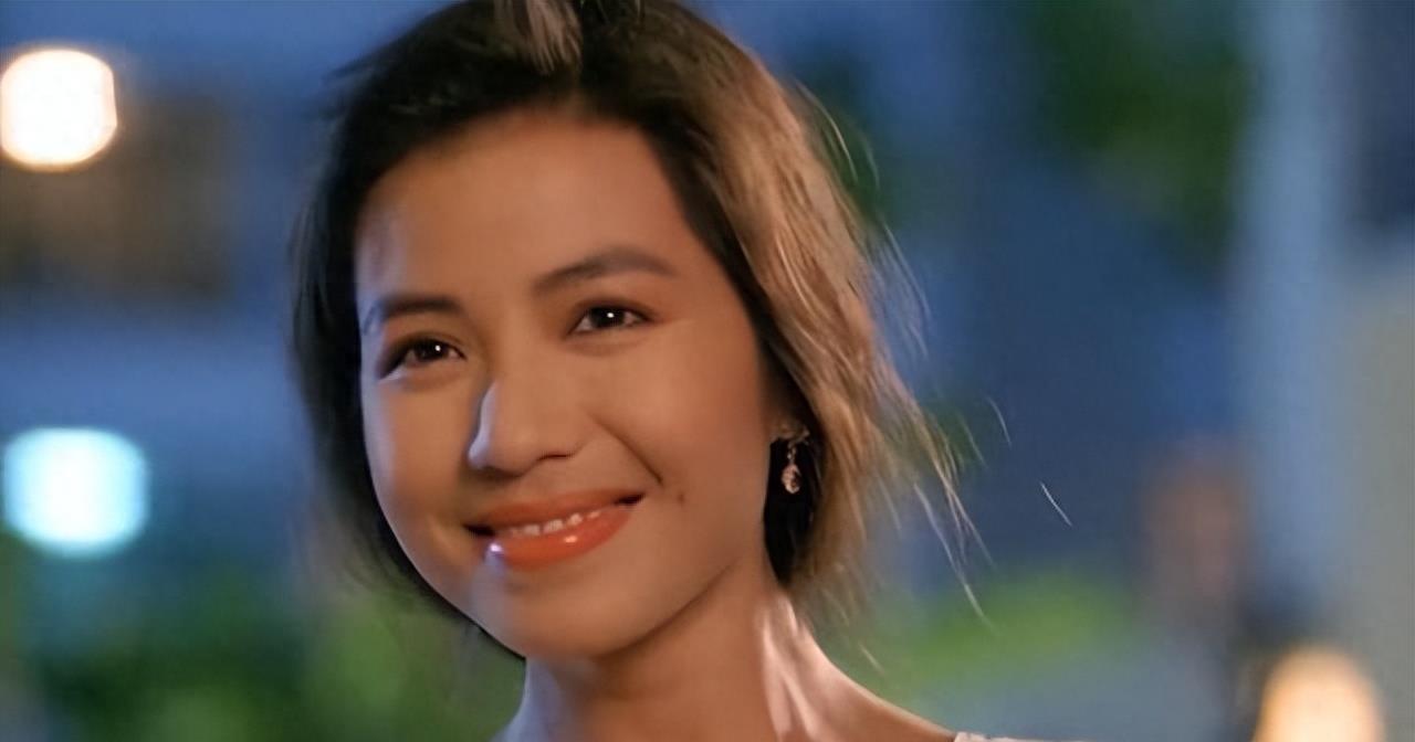 "香港梦露"钟楚红:丑闻极少,嫁入豪门,见解独到,现在怎么样了?