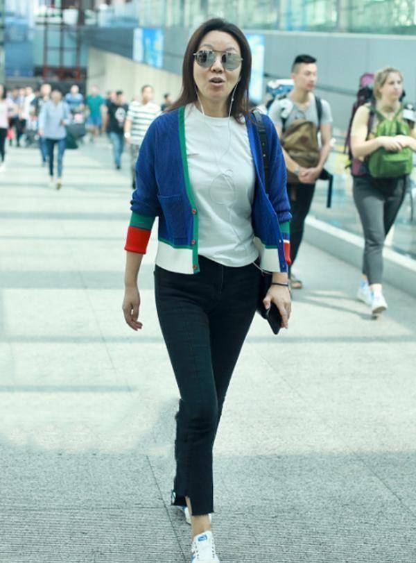 闫妮素颜模样太真实,离开滤镜也一般,气色看着不太好_进行_颜色_的