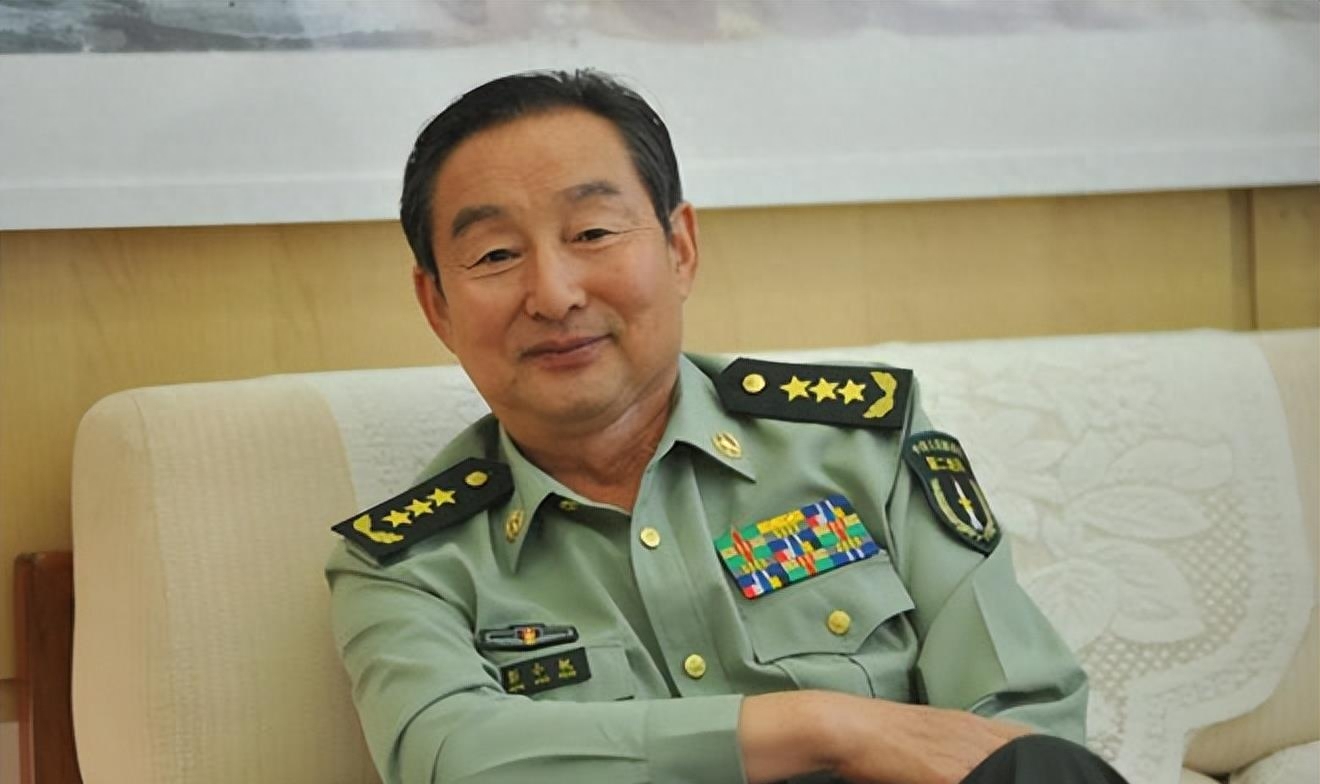 他曾任二炮政委,授上将衔,前妻是谢富治女儿,父亲是新四军高干_彭小枫