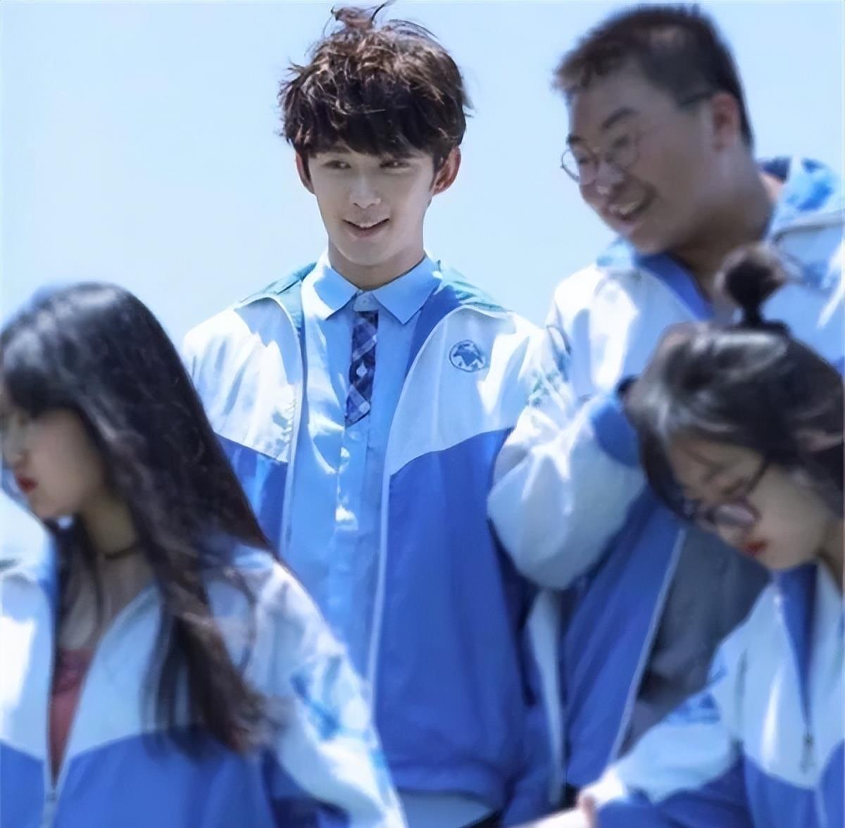 明星的毕业照,吴磊帅气,李现小憨憨,看到杨幂:是校花吗?