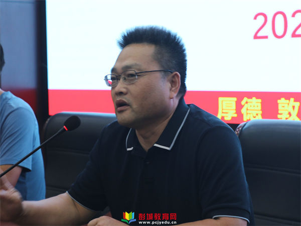 铜山区夹河中学召开德育安全工作暨新班主任拜师活动
