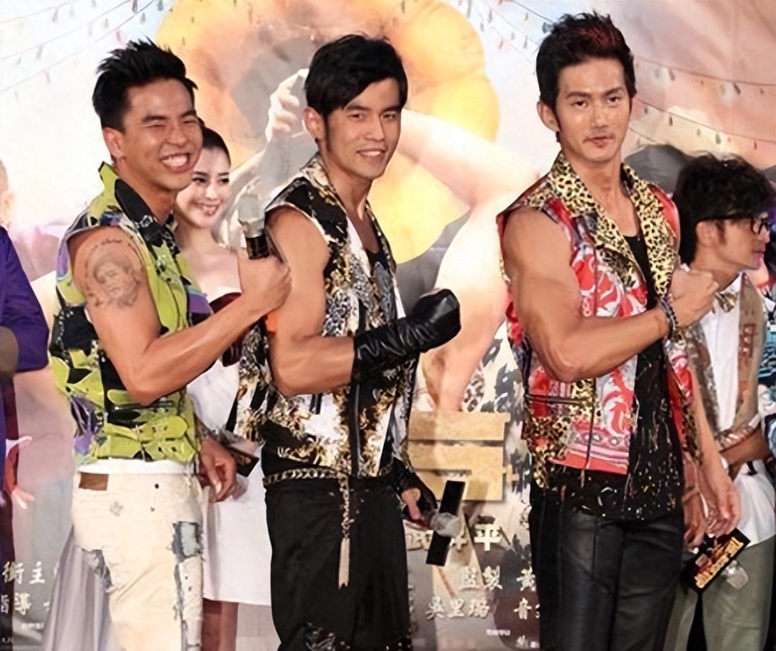 众所周知,在柯受良离世后,周杰伦给了柯有伦许多帮助,在自己监制的