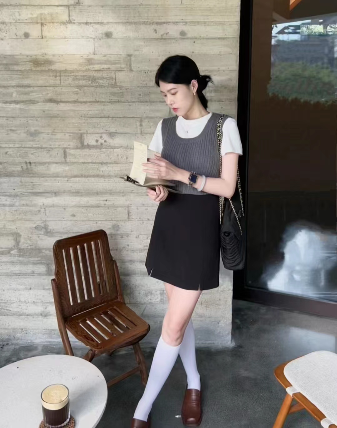 今秋流行的"乐福鞋",开车带娃都可穿,还显腿长腿细_look_黑色_短裤