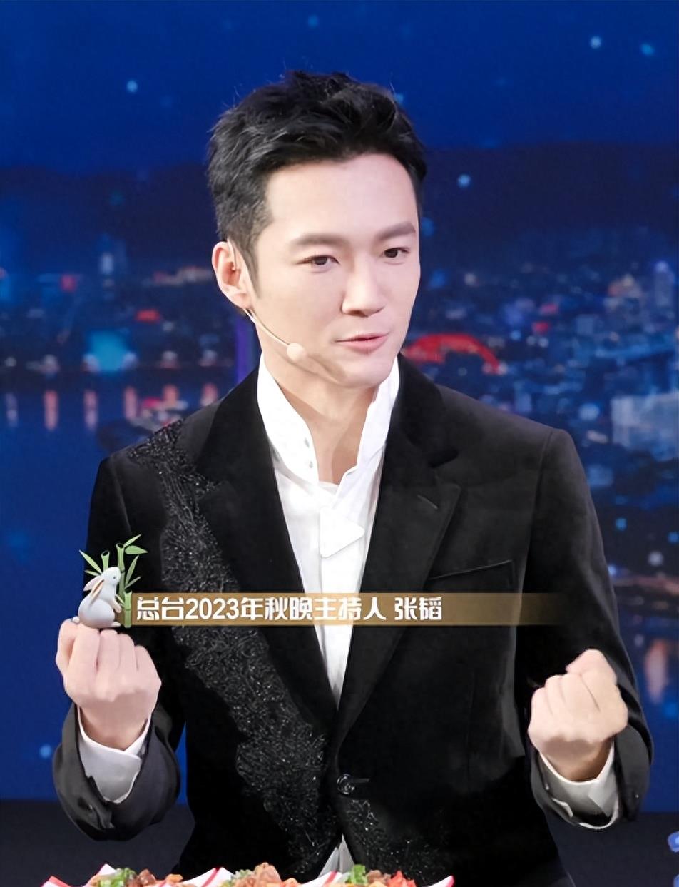 张韬:再次与任鲁豫搭档,作为2023秋晚主持人接受央视新闻专访_裴飞
