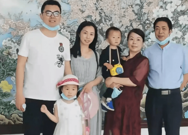 姚策要买房子,把自己的房子卖了,给姚策买房.