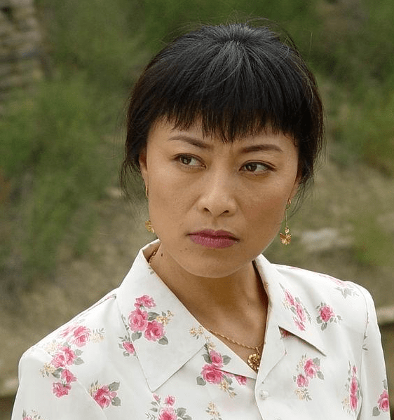 她是张嘉译的前妻, 患病后遭男子分手, 今靠女儿跑龙套养活_岳红_发展