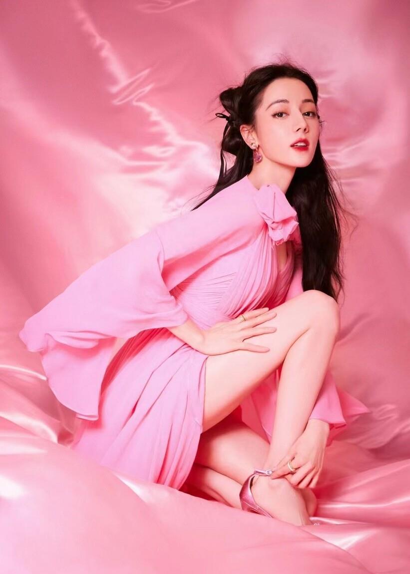 女神原来这么美迪丽热巴太美了,原谅我言辞不足,大家一起赞美胖迪吧