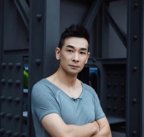 张丹露晒5岁女儿绘画作品,意外曝光豪宅内饰,赵文卓表示承让_luna