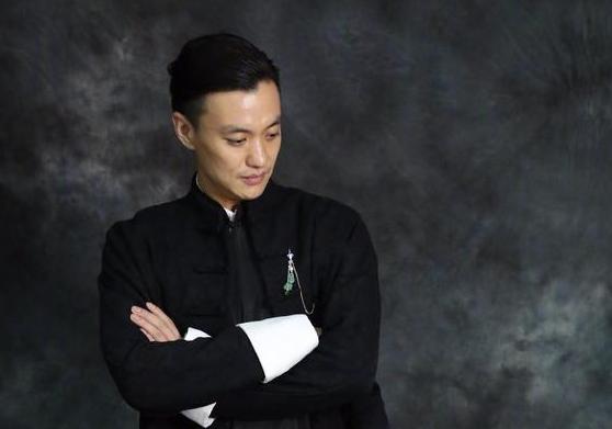 周一围甚至为了更好地把自己的节目奉献给赵丽颖,赵丽颖2个亲哥哥真实