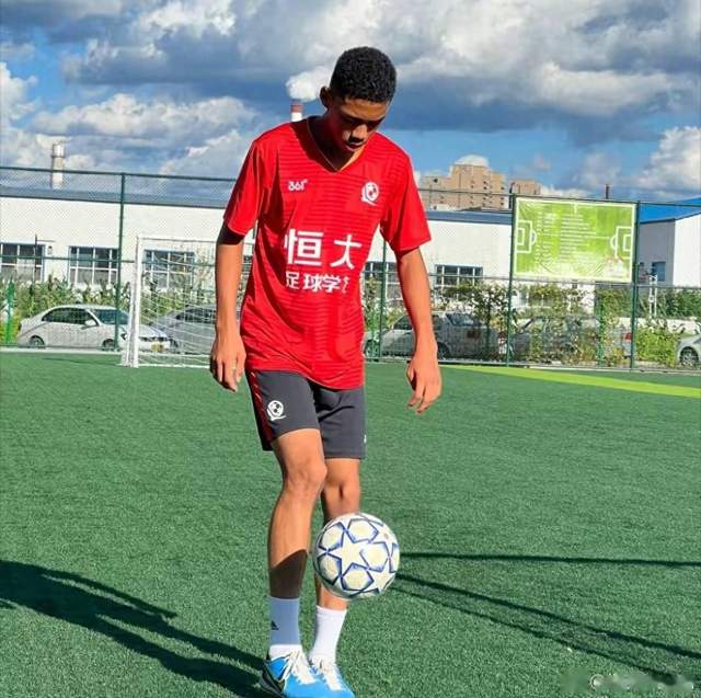 值得一提的是,张洪福已经开启了留洋生涯,2022-23