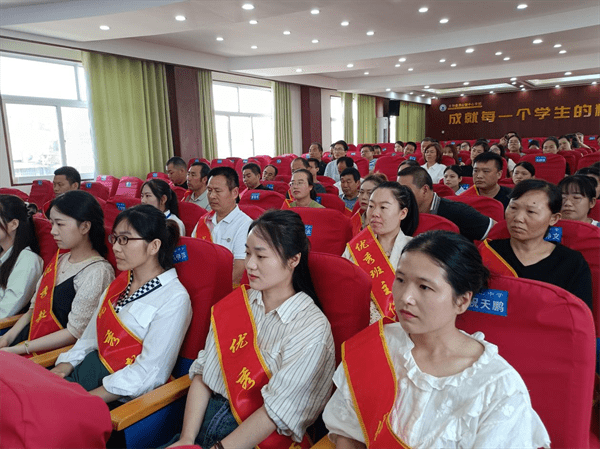 安徽省太和县洪山镇召开庆祝第39个教师节暨表彰大会_教育_工作_全镇