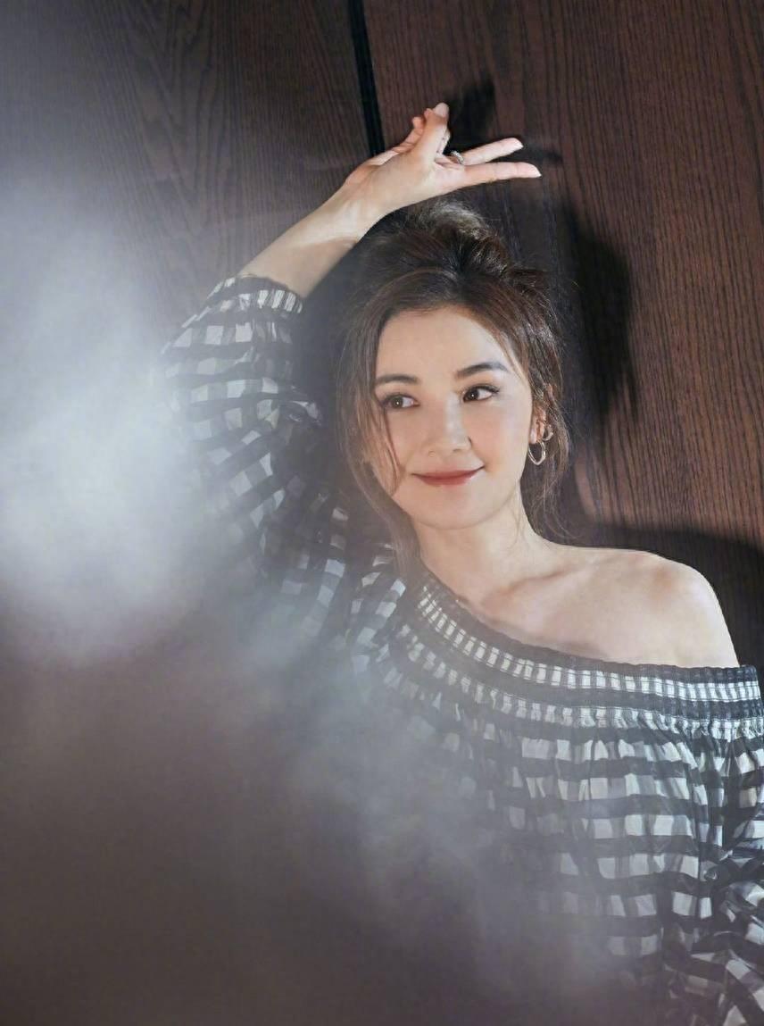 twins,蔡卓妍,钟欣潼联名晒演唱会造型照,元气满满,姐妹情深_照片