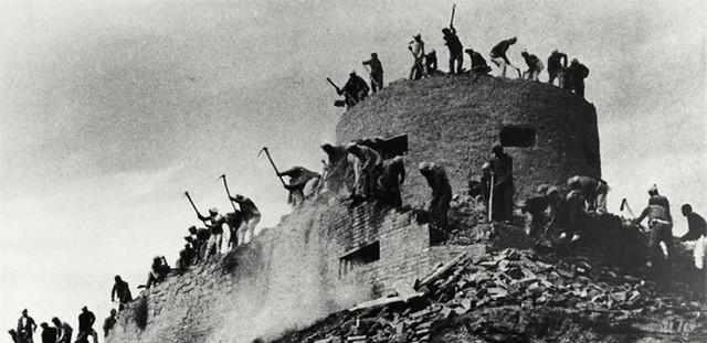 太原战役 一、解放战争中最激烈、付出代价最大的城市攻坚战。 1948年7月