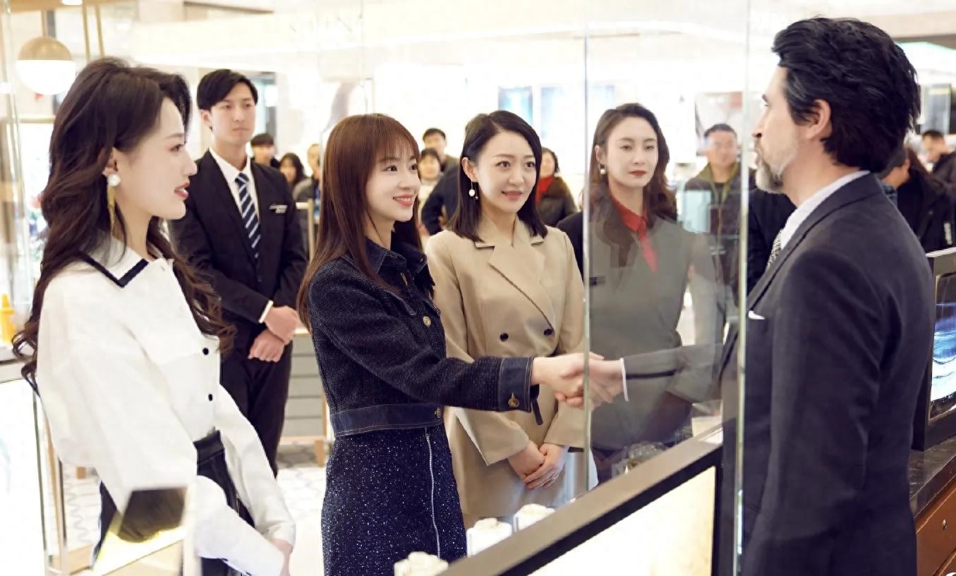 《正青春》中,吴谨言出演了重要女主角,与殷桃,左小青,何润东,刘敏涛