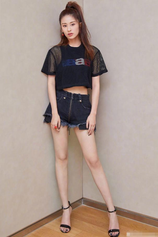 32岁颖儿近况复出太拼!