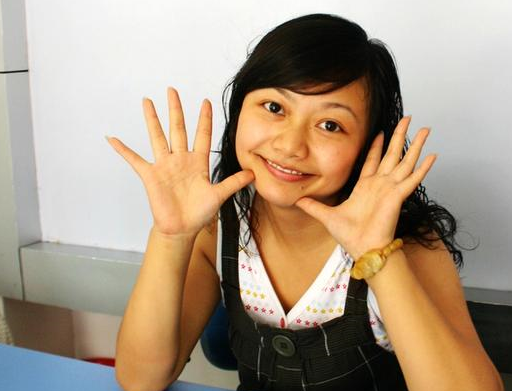 是不是下一句话就是,我嫁给你吧……就像今年的教师节,亲爱的王莹莹