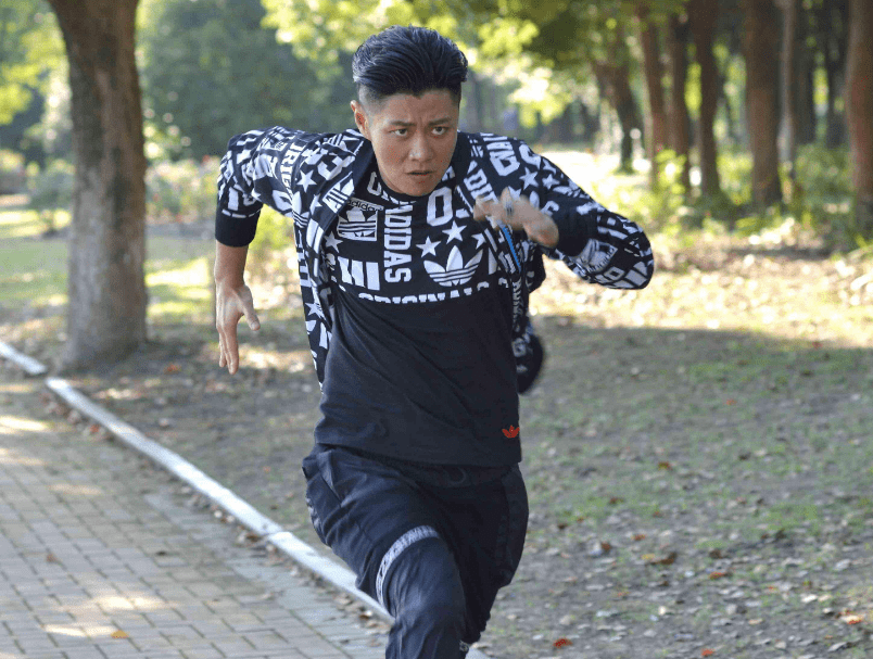 拍戏时从三楼摔下险些丧命,休养半年才能下地,赵荀也太拼了!