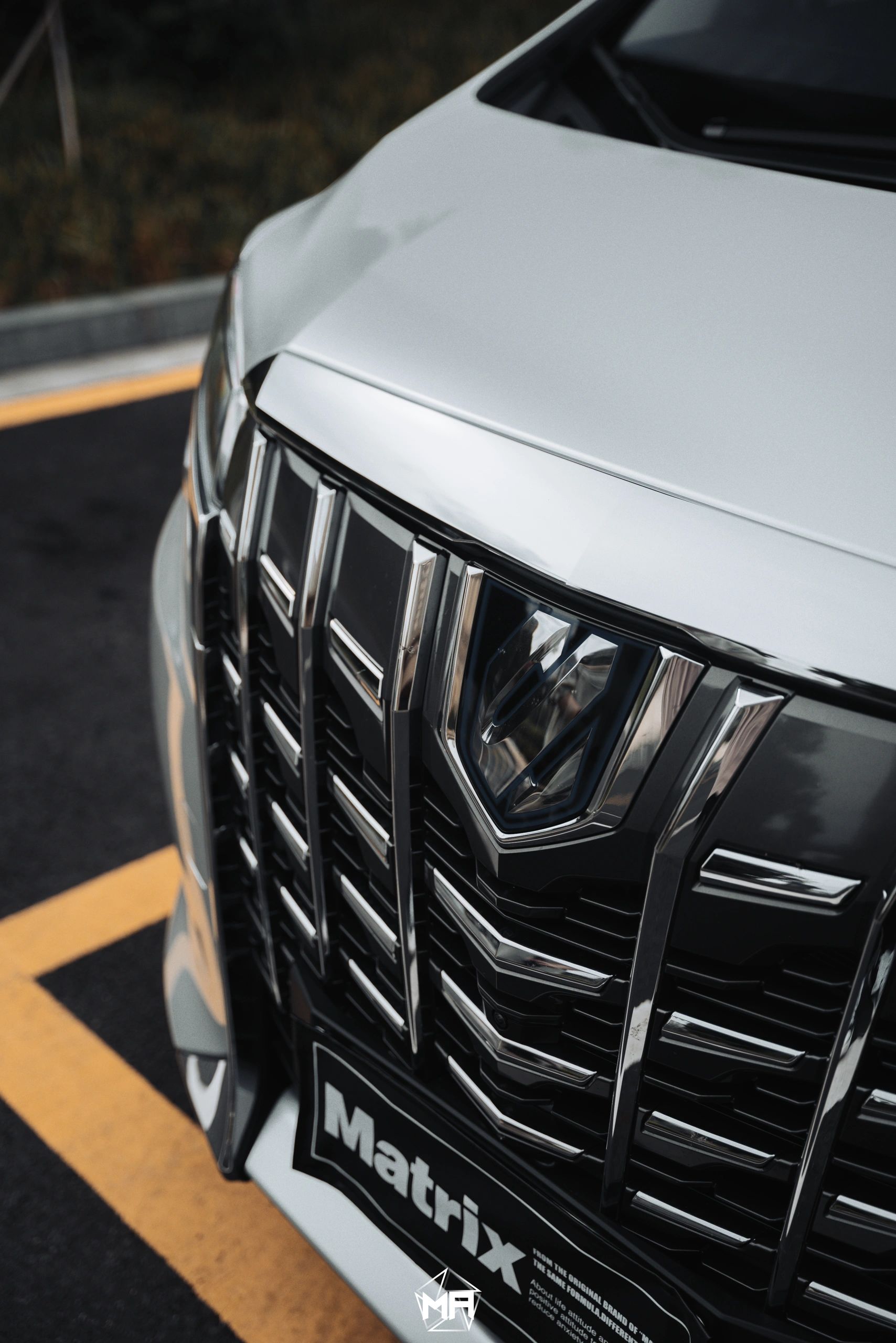 丰田埃尔法matrix矩阵改色膜金属银,气质更上一个层次