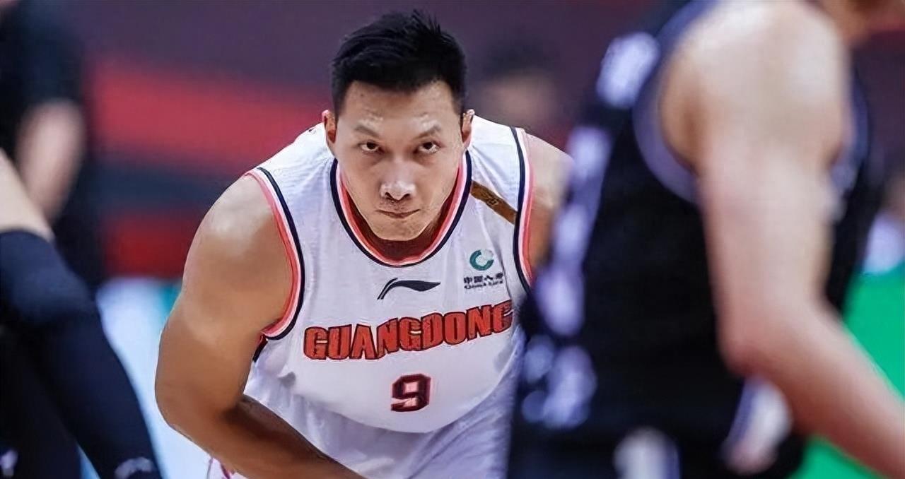 吴迪:易建联的老板娘,负责处理广东宏远事务,对待球员尽职尽责_篮球迷