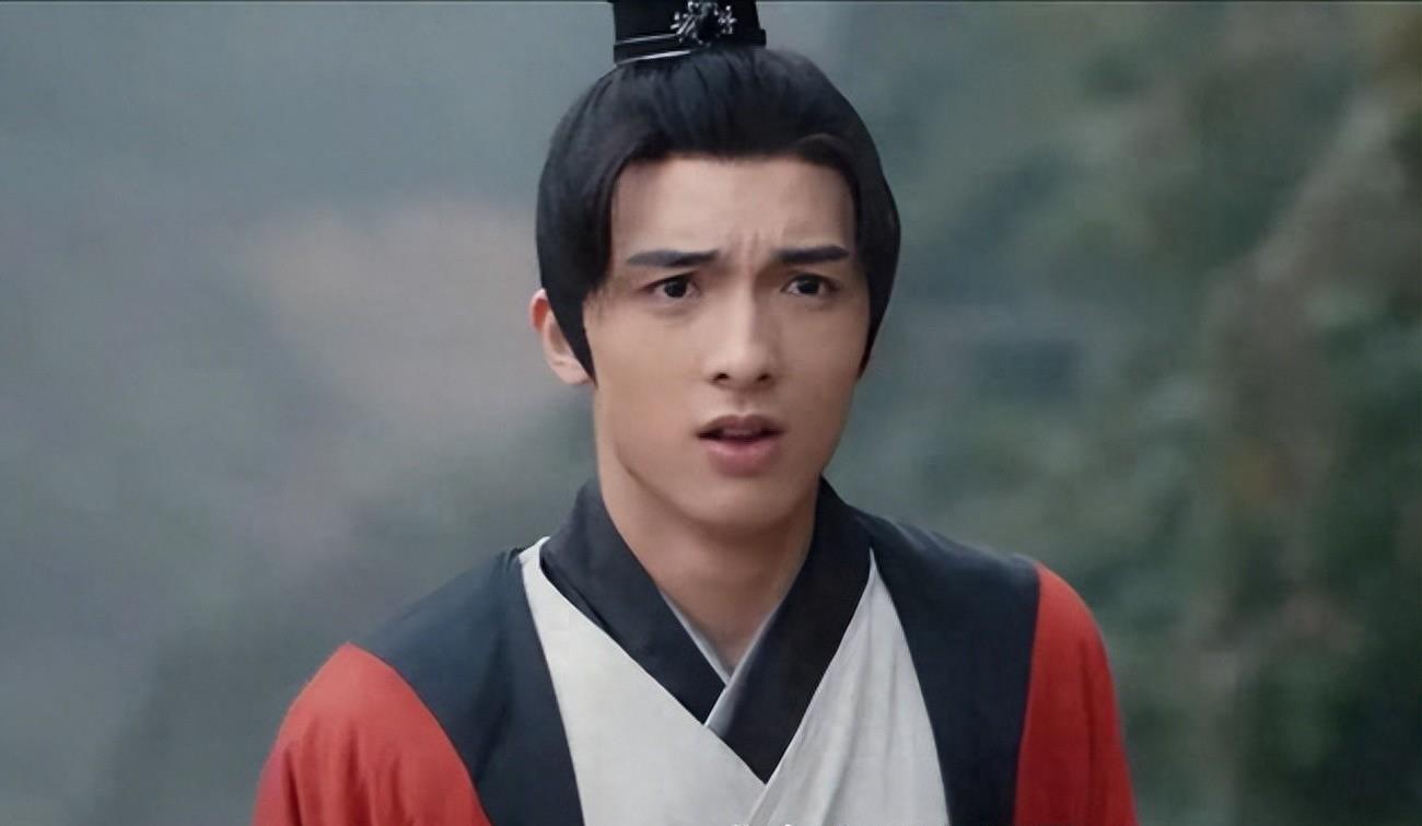 他所扮演的沉香有点愣头愣脑,而且沉香的服化妆造将人衬托的土里土气