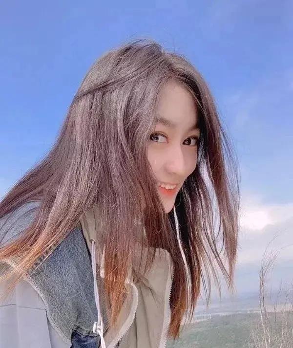 中戏第一的女生曝光,证件照p成了蛇精脸,长相被吐槽没有观众缘_夏梦