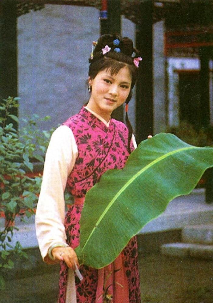 《公关小姐》播出34年,同是美女,但四位主演人生命运各不同_萨仁高娃